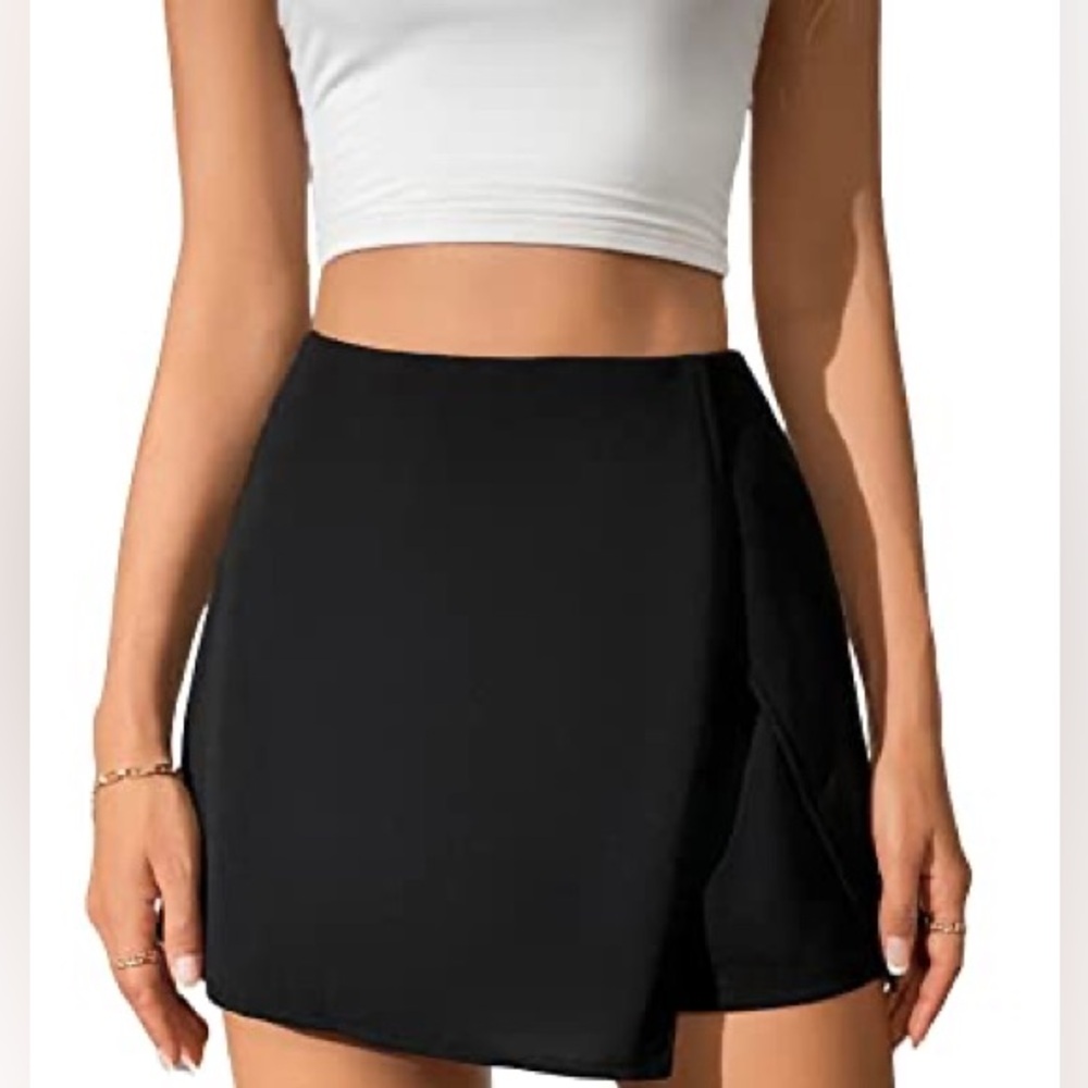 BLACK MINI SKORT